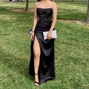 Chic Black Strapless Gown